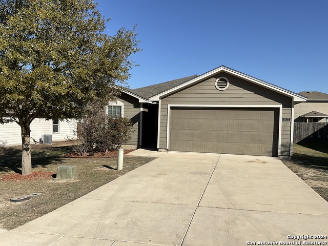 1422 Dove Bend Property Photo 1