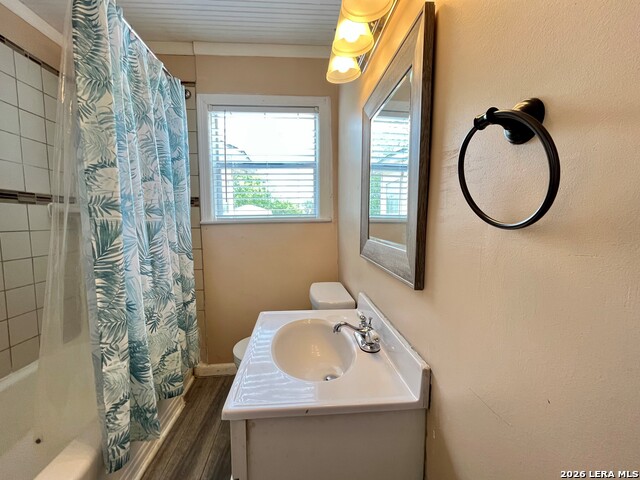 703 W Olmos Dr Property Photo 8