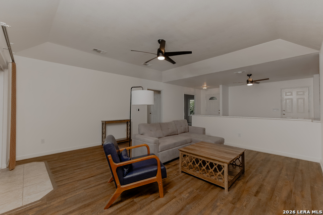 1674 Lantana Cir Property Photo 3