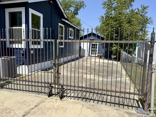 1407 Steves Property Photo 43