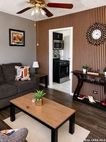 2343 Burnet Property Photo 4
