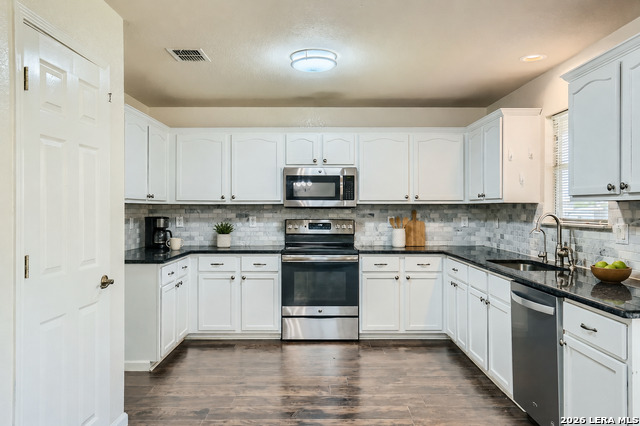 8919 Walnut Springs Property Photo 4