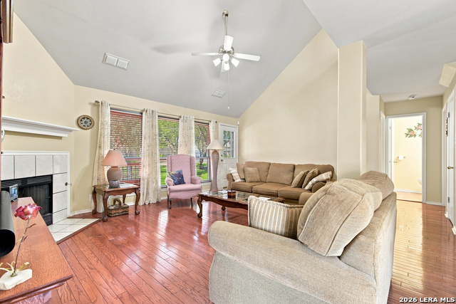 8621 Wood Falls Property Photo 4