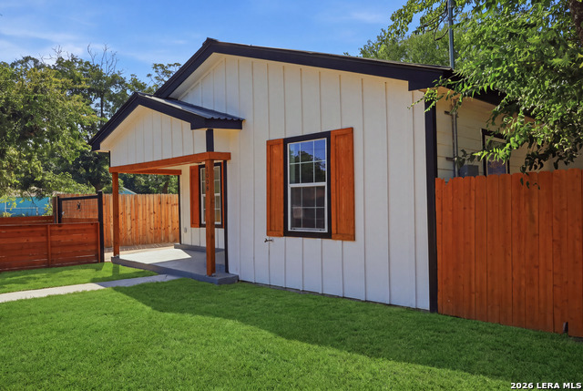 1008 Stonewall Property Photo 3