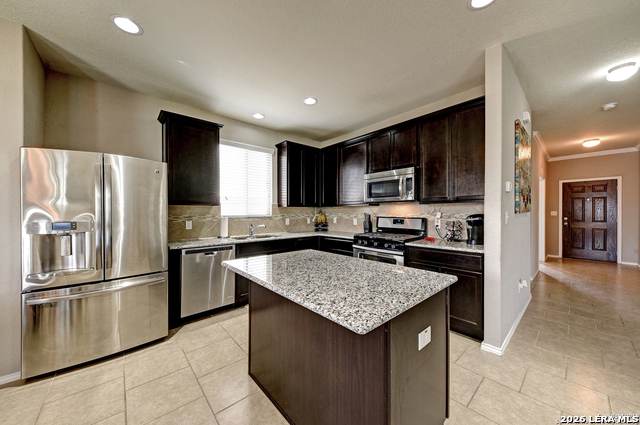 1625 Desert Candle Property Photo 4