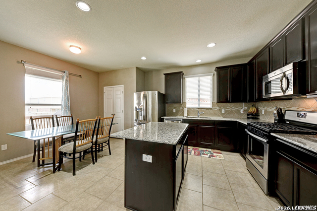 1625 Desert Candle Property Photo 5