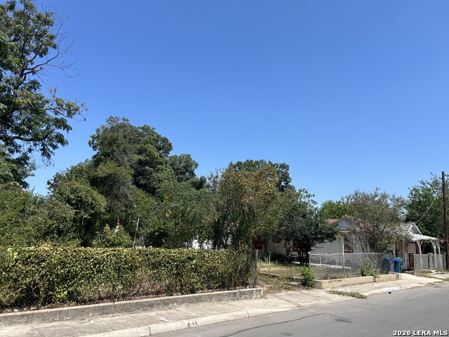 211 Mercedes Property Photo 3