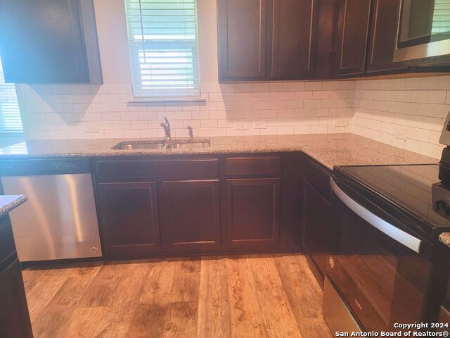 1524 Mossy Jasper Property Photo 3