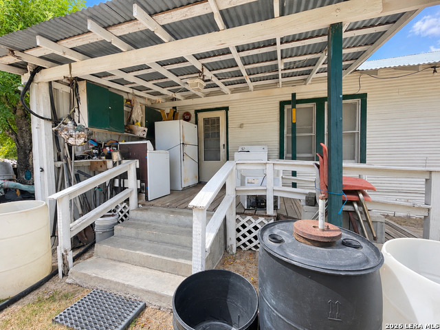 3050 Commerce St Property Photo 5