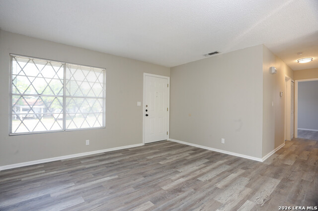 7306 Glen Hart Property Photo 4