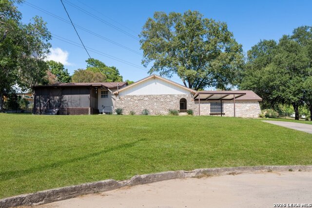 640 Crest Ln Property Photo 1