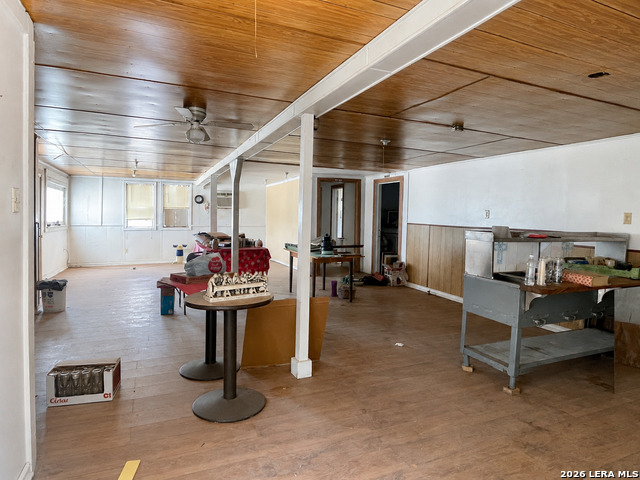3110 Commerce St Property Photo 3