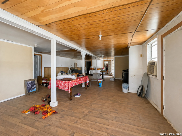 3110 Commerce St Property Photo 6