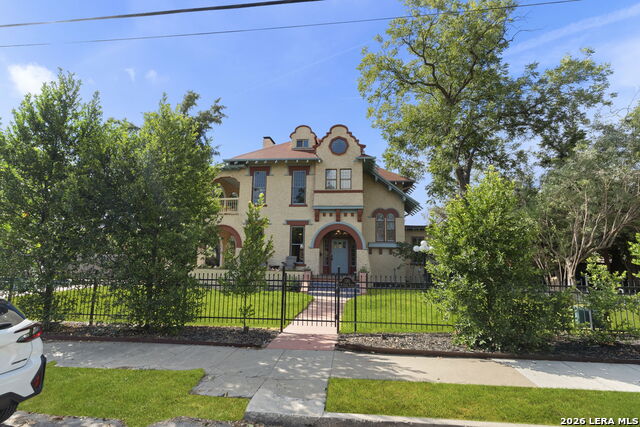 120 W Craig Pl Property Photo 4