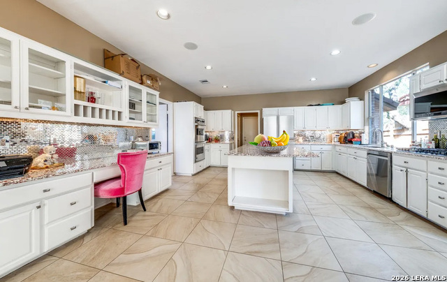 522 Chardonnet Property Photo 4