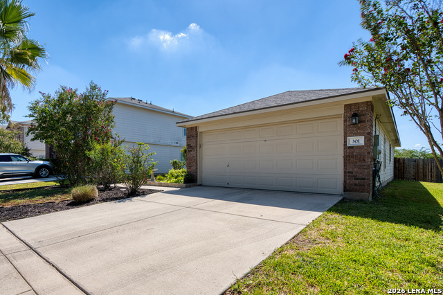 301 Brahma Way Property Photo 3