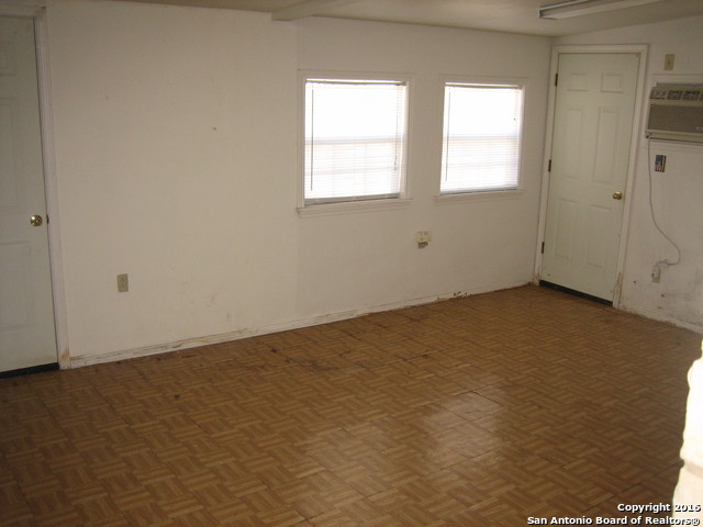 2719 Hiawatha Property Photo 4