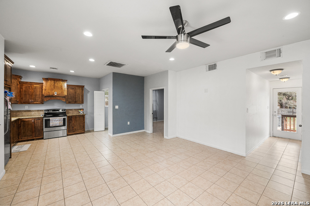 22914 Skila Dr Property Photo 4