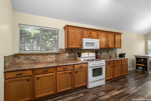 8307 La Fleur Property Photo 8
