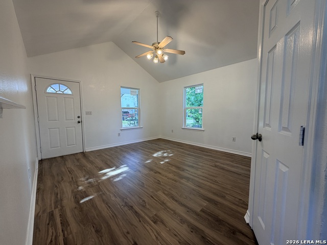 539 Waco St Property Photo 5