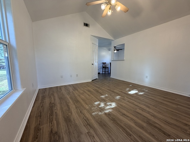 539 Waco St Property Photo 6