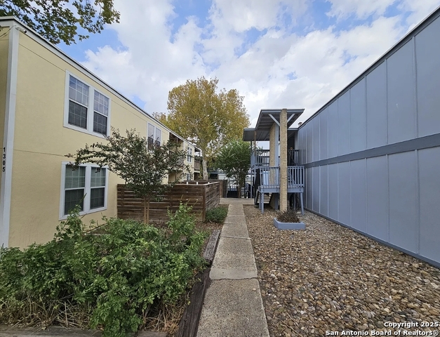 1305 E Mulberry Ave Property Photo 1