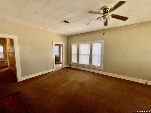 229 Travis St Property Photo 2