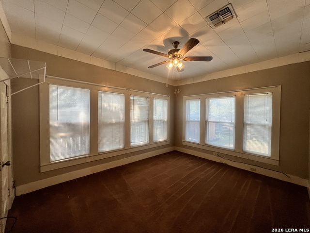 229 Travis St Property Photo 4