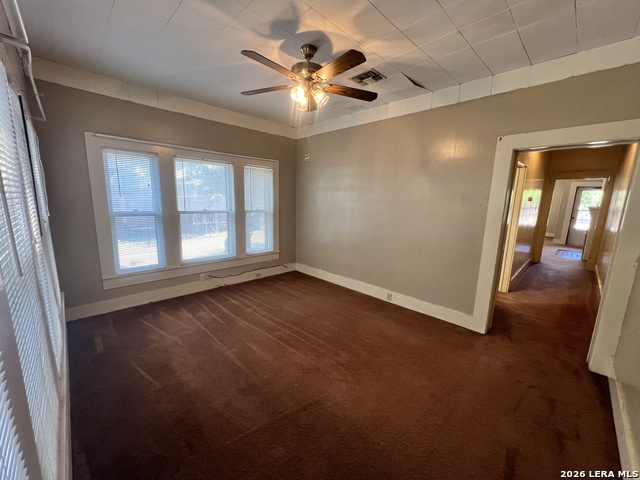 229 Travis St Property Photo 5