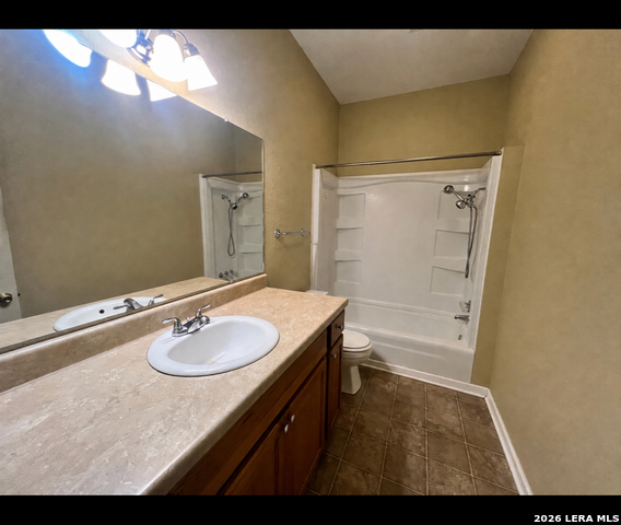 229 Travis St Property Photo 6