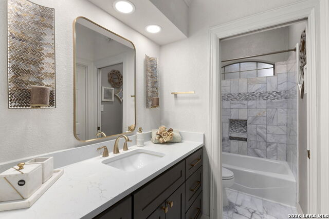4 Waterford Gln Property Photo 13