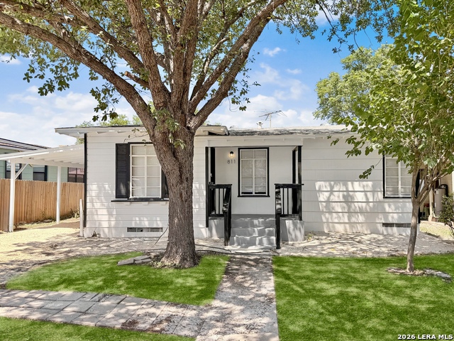 811 La Manda Blvd Property Photo 1