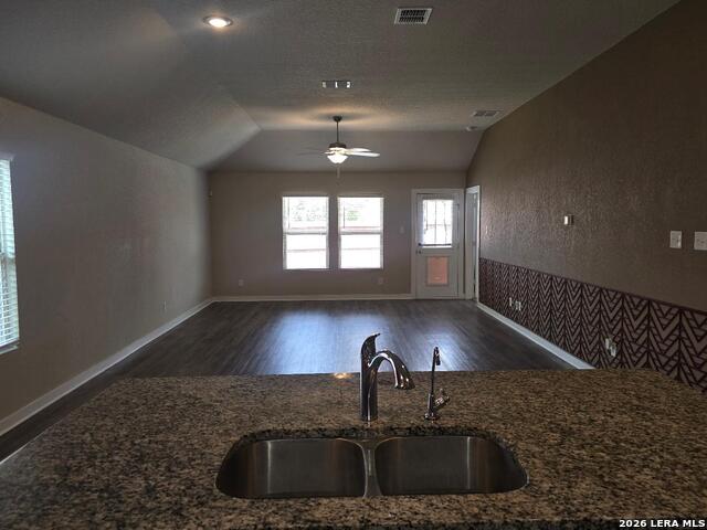 10711 Rosalina Loop Property Photo 13