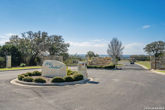 365 River Cliff Pl Property Photo 2