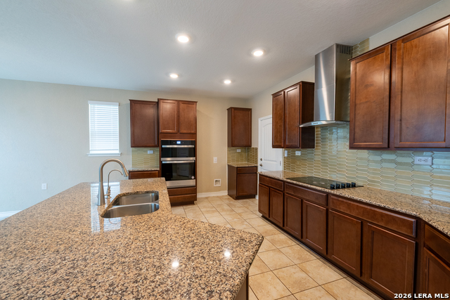 5526 Castle Brook Dr Property Photo 10
