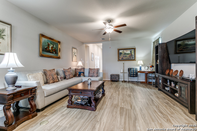 8359 Sunrise Gln Property Photo 4