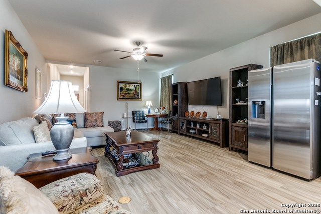 8359 Sunrise Gln Property Photo 5