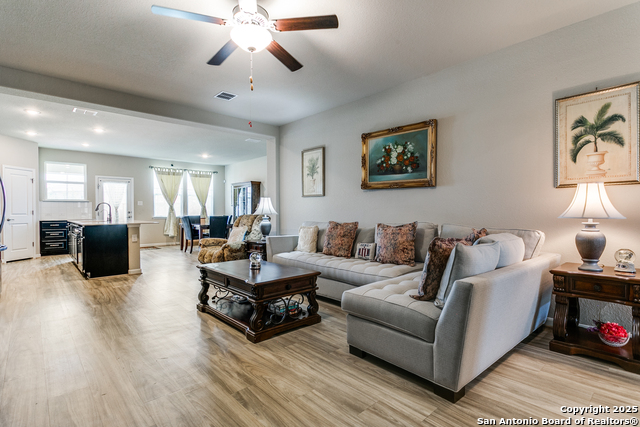 8359 Sunrise Gln Property Photo 7