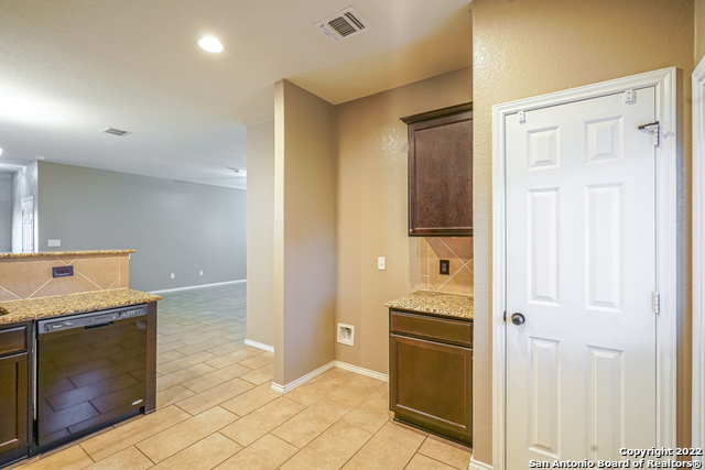 425 Auburn Park Property Photo 13