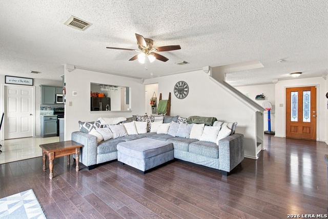 10210 Silverbrook Pl Property Photo 6