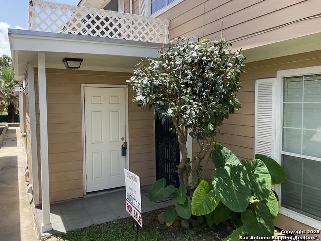 7322 Oak Manor