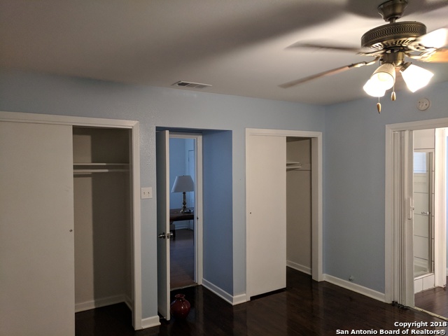 2011 W Houston St Property Photo 4