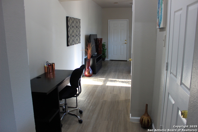 1524 W Craig Pl Property Photo 4