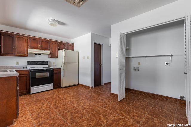 121 Falcon Blvd Property Photo 27