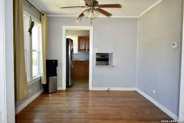 218 Hearne Property Photo 6