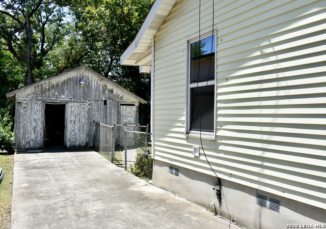 218 Hearne Property Photo 15