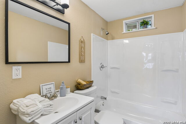 647 Dolle Ave Property Photo 8