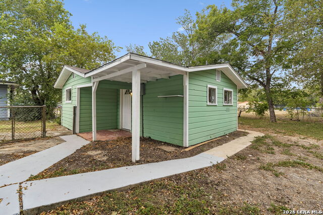 647 Dolle Ave Property Photo 9