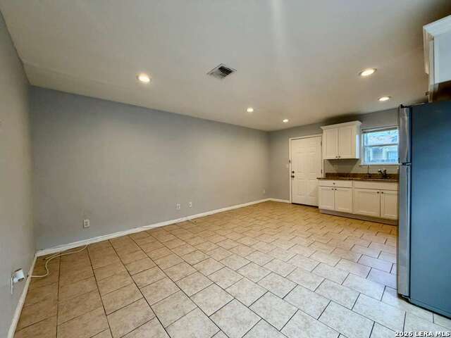 3107 W Travis Property Photo 4