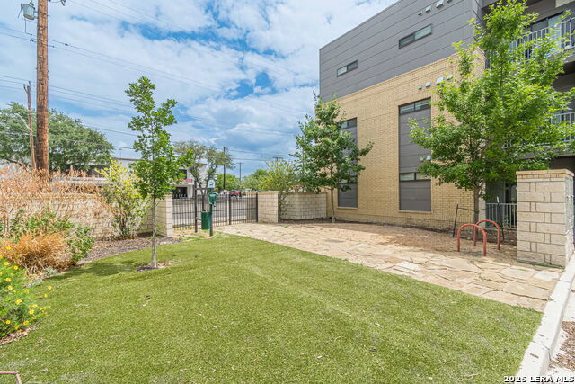 711 S Frio Property Photo 28